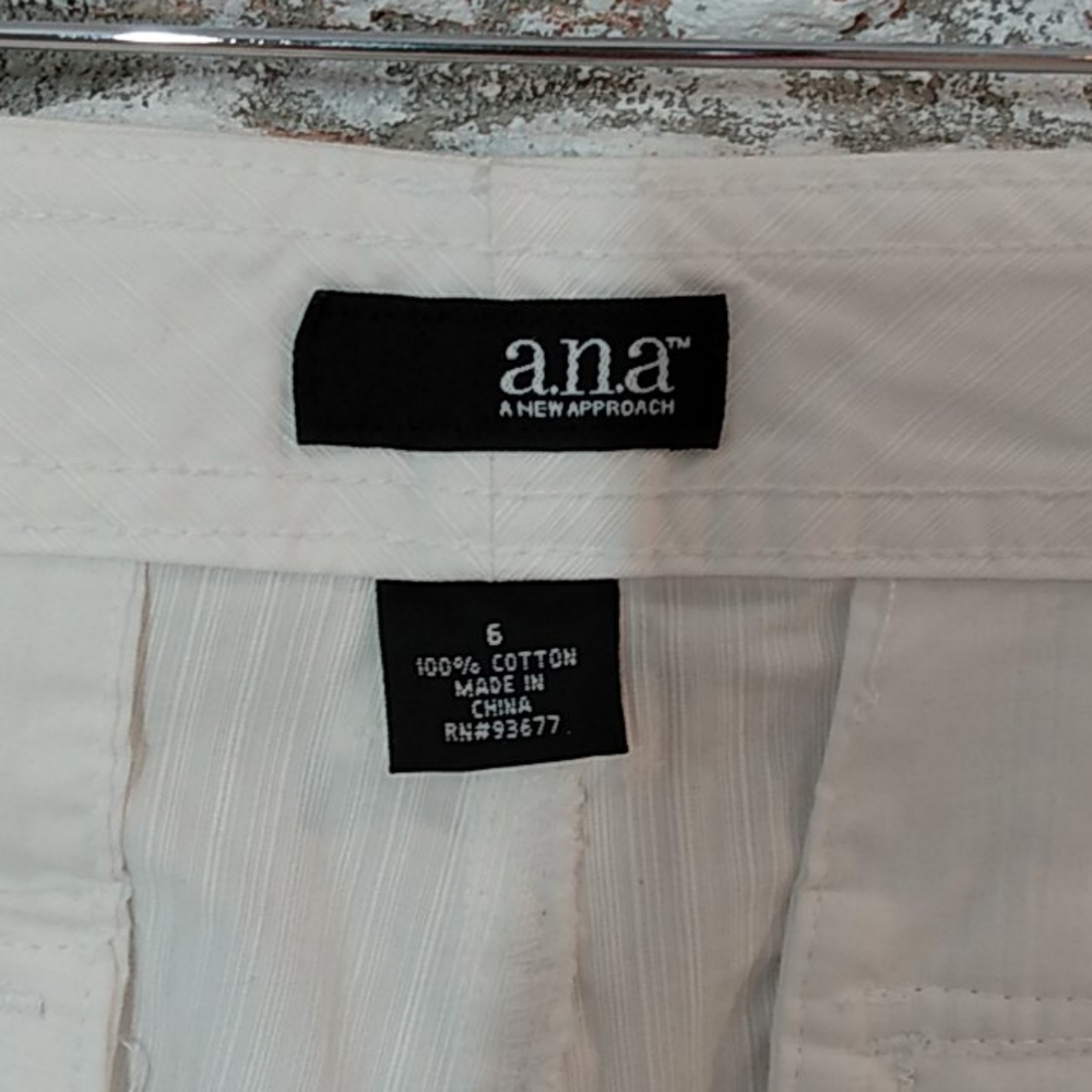 Shorts - Picture 3 of 3